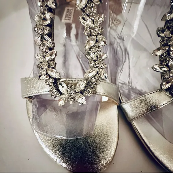 Badgley Mischka Embellished Feather Crystal Rhinestone Flat Sandals Womens Sz 9 - Image 10