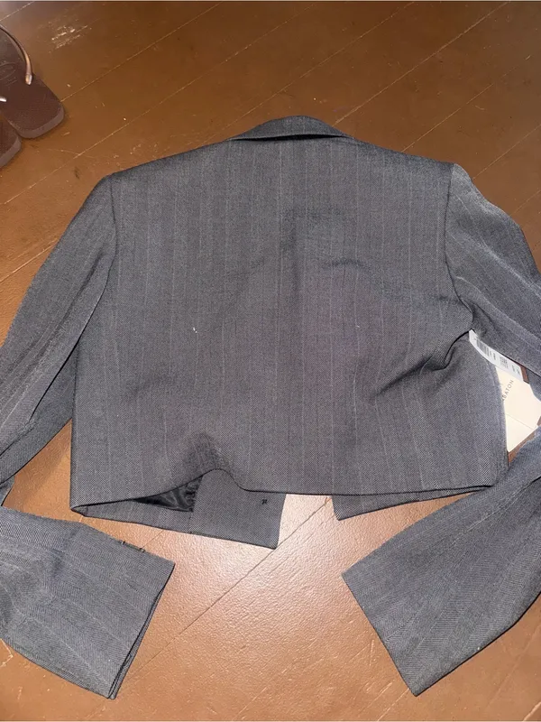 Aritzia Arbus Cropped Blazer - Image 4