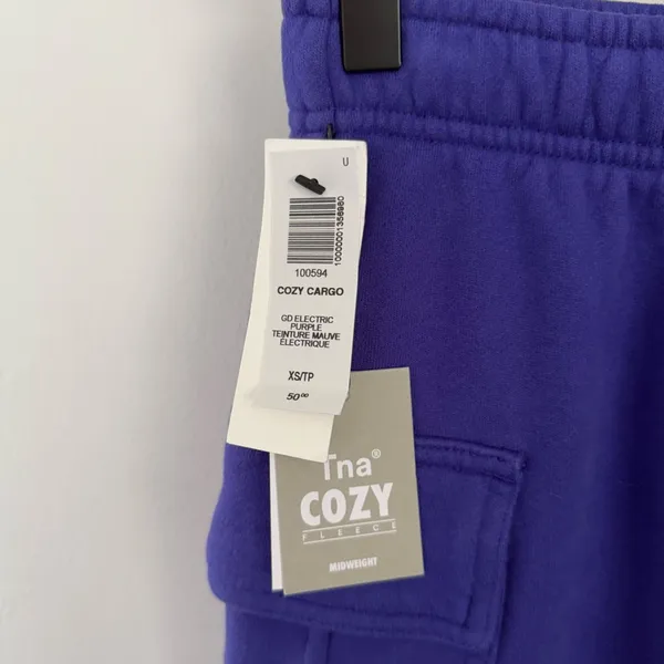 Aritzia TNA XS NEW Cozy‎ Fleece Cargo Shorts Electric Purple Comfy Lounge - Image 3