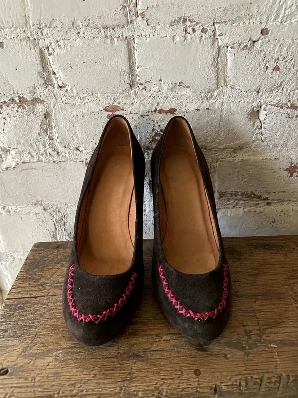 Anthropologie Holding Horses Brown Suede Platform Pumps Whipstitch Heels Sz 8 - Image 4