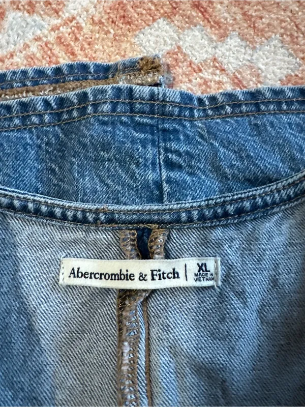 Abercrombie and Fitch denim tie front vest medium wash size XL - Image 4