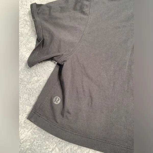 Lululemon Black Women's Crop Top - Image 7