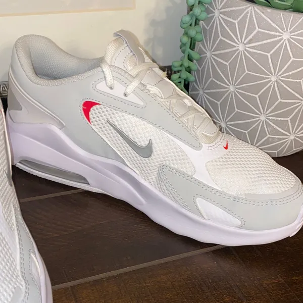Nike Air Max Athletic Sneakers Bolt White Metallic Platinum Size 9 - Image 7