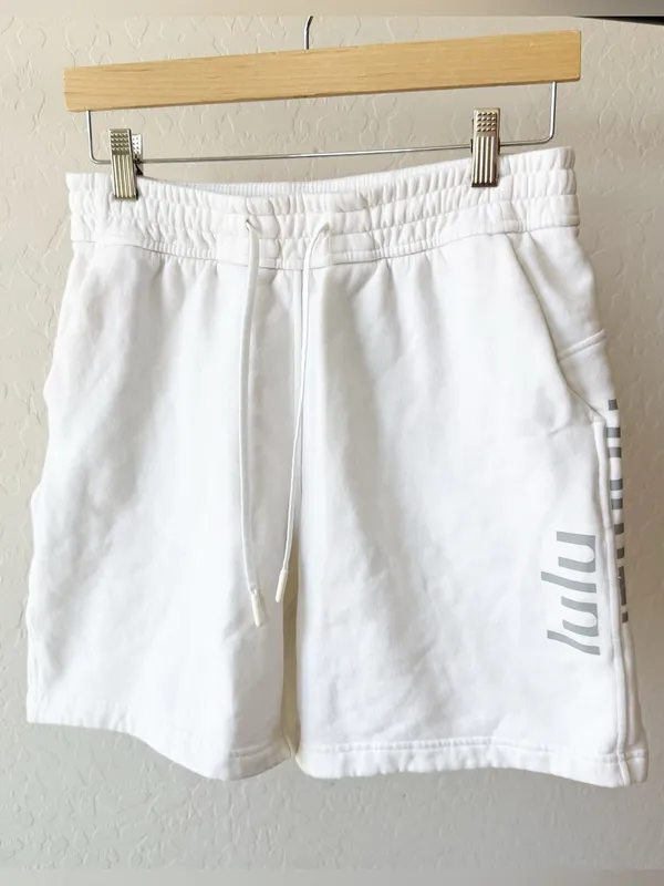 Lululemon Loungeful High-Rise Short 7" *Graphic short - Image 2