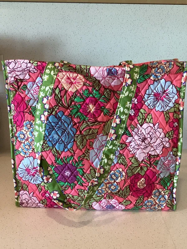 Vera Bradley Vibrant Gardenias Quilted Essential Tote - Image 2