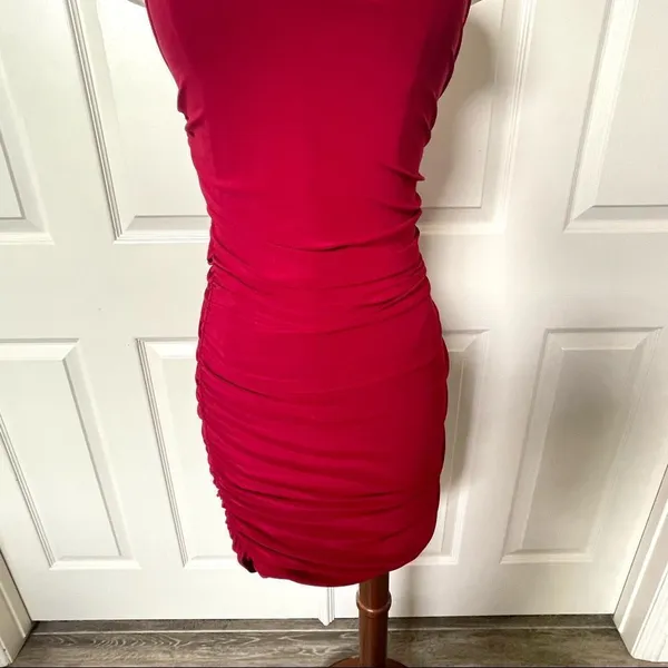 Fashion magazine red cocktail dress - Image 4