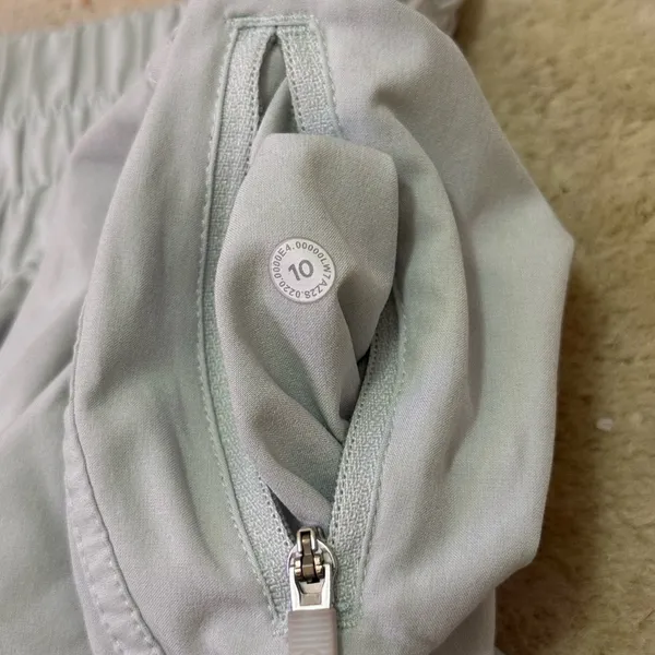 Lululemon Athletica mint green tracker shorts women’s size 10 - Image 5
