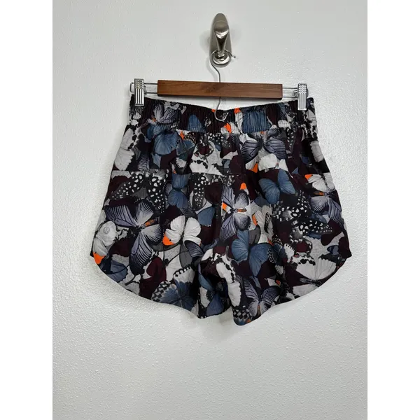 Lululemon Go‎ The Distance Shorts Butterfly Print Size 6 - Image 2