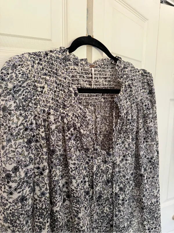 Free People Long Sleeve Floral Smocked Blouse Blue Purple Size Small - Image 4