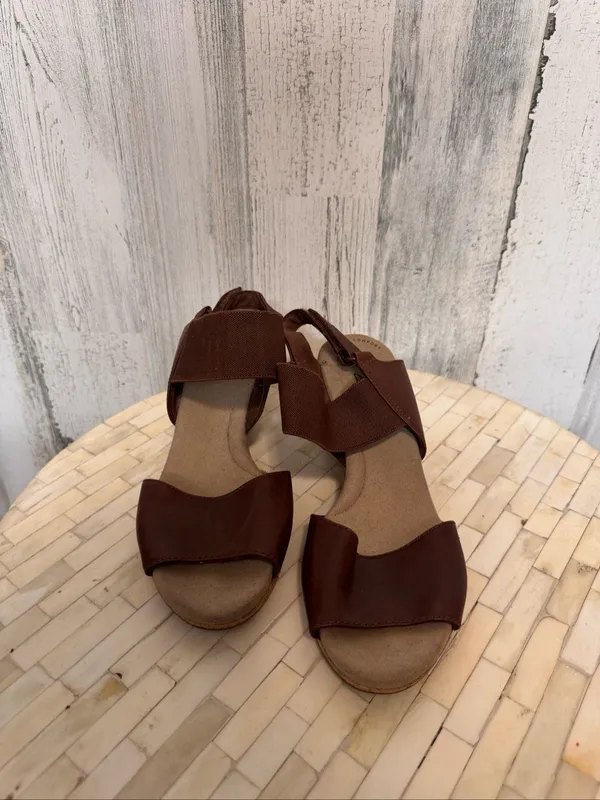 Clarks Ultimate Comfort Cork Wedge Sandal Womens 8 Brown Leather Slingback - Image 3
