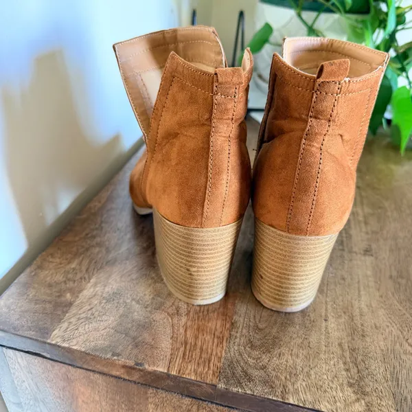 Qupid Boho Western Slouch Ankle Boots Cognac Faux Suede Festival Cowgirl Size 8.5 Boho - Image 4