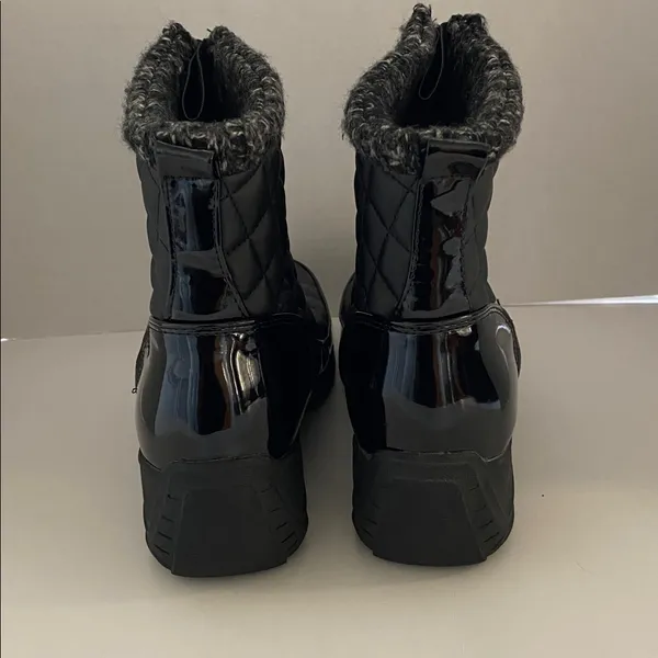 Meghan LA Khombu Black Quilted winter boots size 8m - Image 4