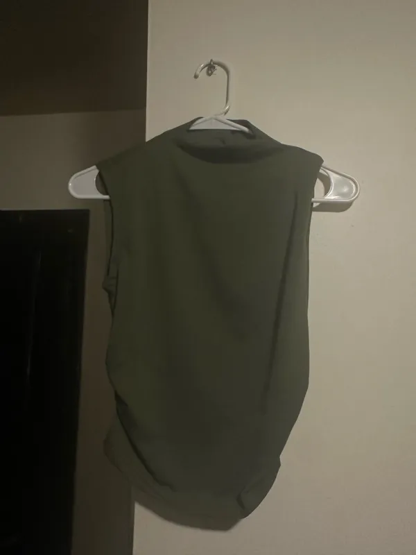 Green Ruched Tank Size XS - Image 3
