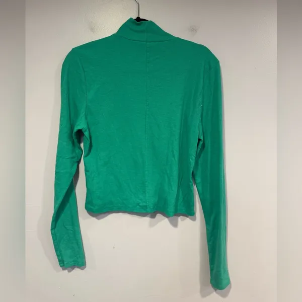 Green ribbed American Eagle mock‎ neck crop long sleeve worn once - Image 3