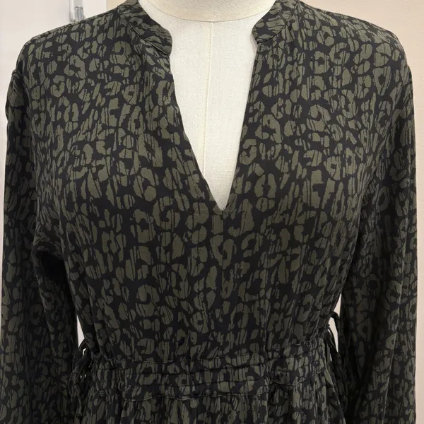 Rails Maple Dress Olive‎ Batik Cheetah Animal Print Midi V-Neck Long Sleeve M - Image 4