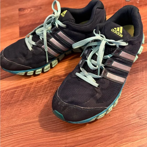 Adidas unisex running shoes super nice - Image 7
