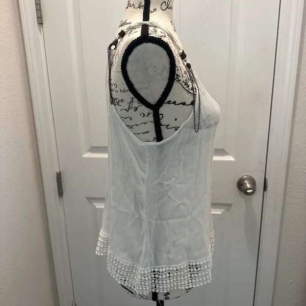 Gimmicks by BKE Off White Lace-Trim Cami Tank Top - Image 4