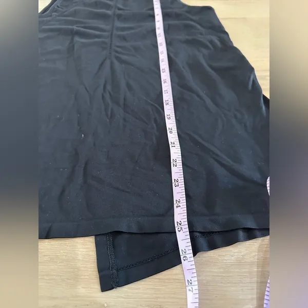 Athleta Foothill Tank top split back Black medium - Image 8