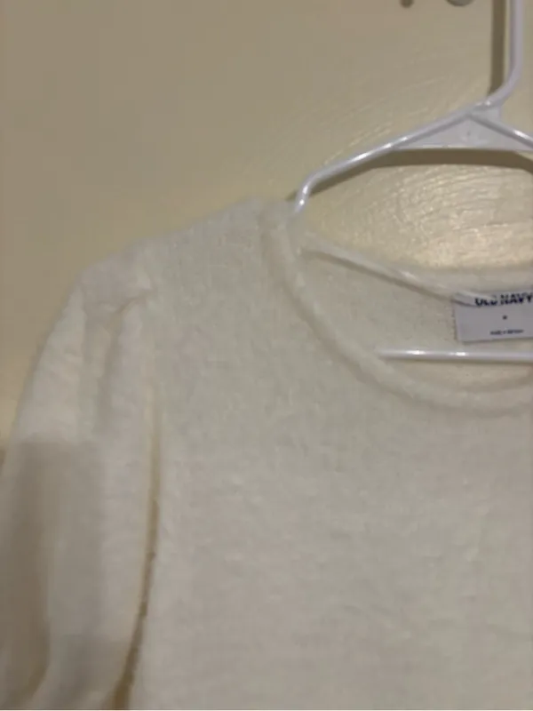 Old Navy Ivory Fuzzy Puff Sleeve Sweater Top Medium - Image 6