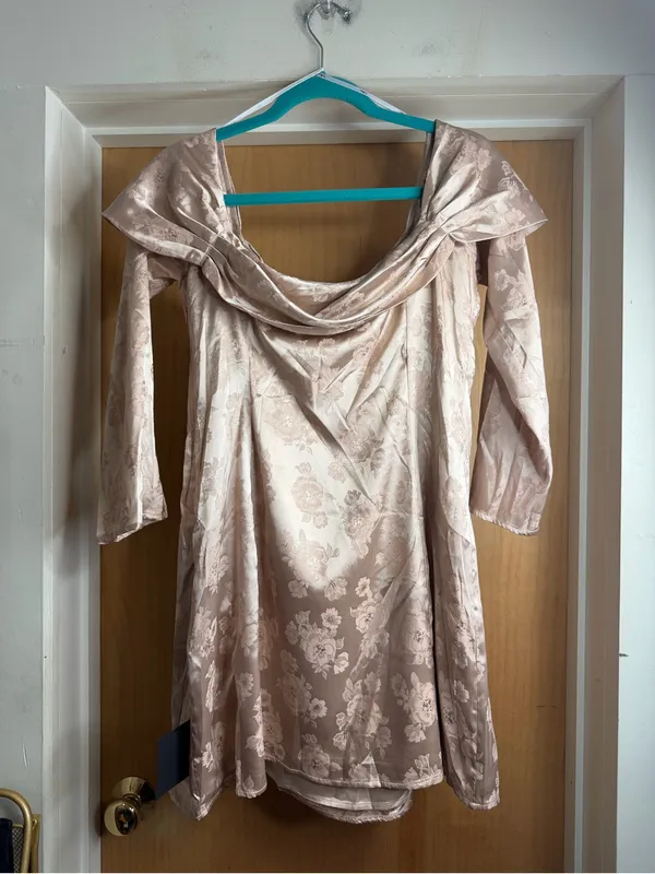 NWT Lulus Women’s Floral Satin Long Sleeve Dress. Size: Xtra Large - Image 4