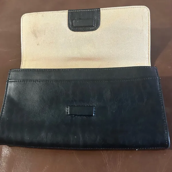 Eddie Bauer Black Leather Interior Zip Wallet great shape - Image 6