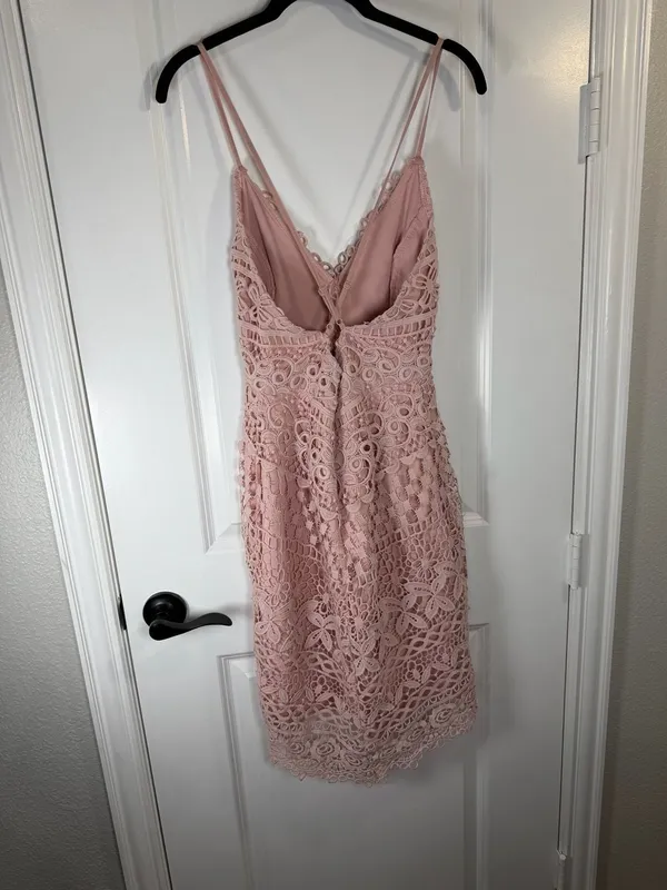 ASTR the Label Caroline Lace Mini Dress in Blush Pink Size Medium - Image 4