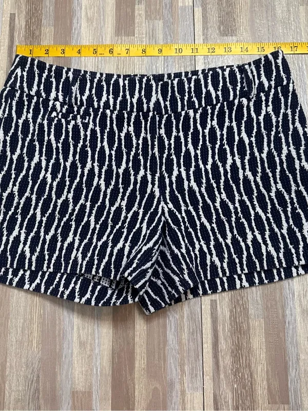 LOFT Navy and White Textured Pattern High Waist Shorts Women’s Size 4 - Image 4