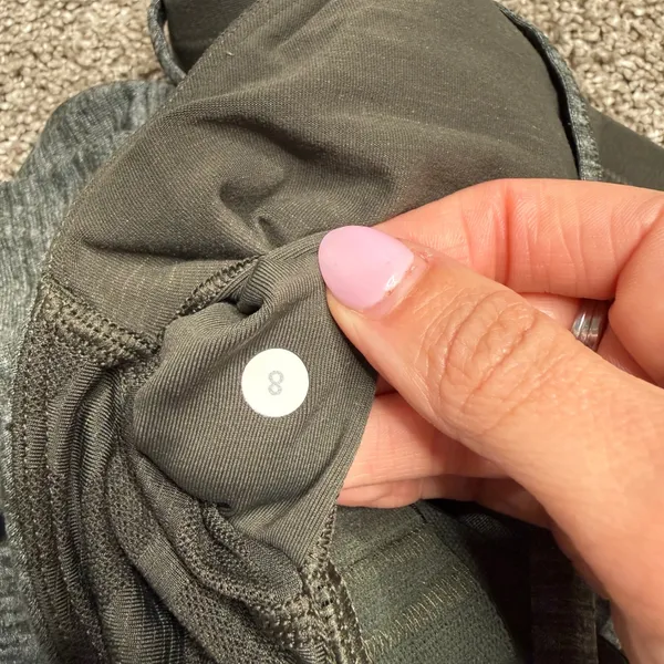 Lululemon Tank Top Womens 8 Gray Excellent Strappy Racerback Built-in Bra Yoga‎ - Image 4