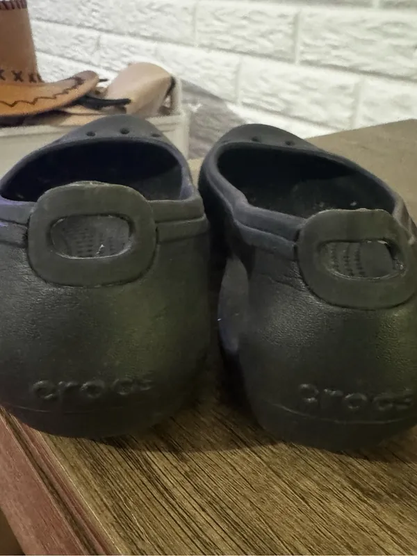 Crocs Kadee Slip On Flats Women’s Size 7 Black Water Resistant - Image 3