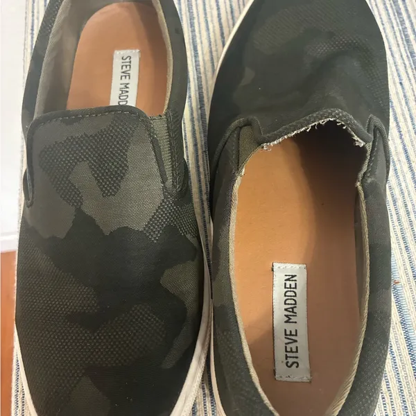 Steve Madden Womens Camouflage Slip-On Sneakers - Green 9M - Image 2