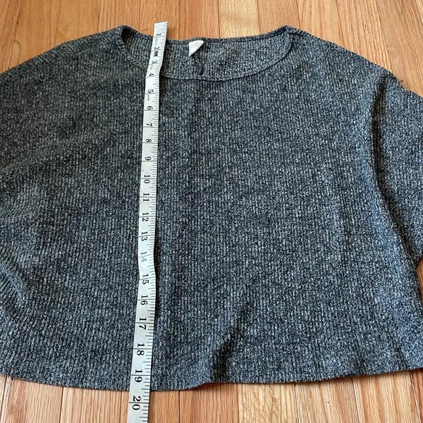 H&M Shirt Womens Medium Gray Long Sleeve Crew Neck Blouse Flowy Ladies - Image 4