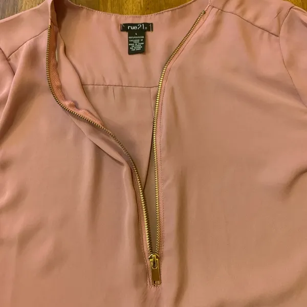 Rue 21 blouse large blush color long sleeve with button tabs v-neck zip … - Image 4