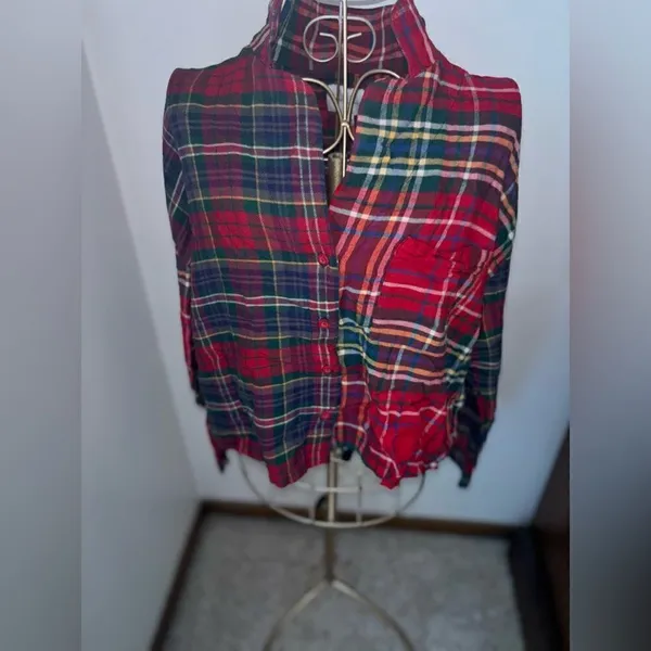 American Eagle Outfitters Red Tartan Plaid Button Down Crop Top Size S - Image 5