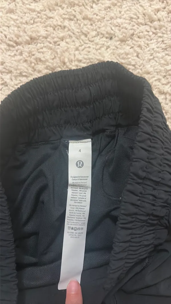 Lululemon Hotty Hot 2.5" Shorts High-Rise - Image 6