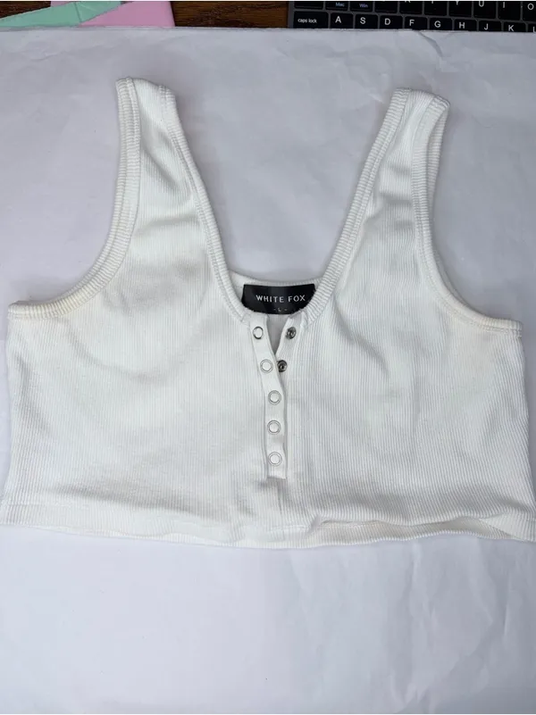 White fox Ribbed Henley Crop Tank Top size large snap closure - Image 2