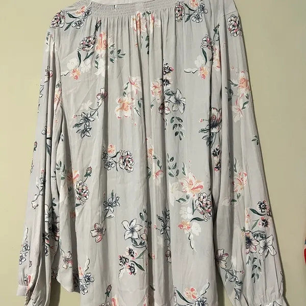 TORRID plus size 3 women’s grey floral hi low blouse top lightweight longsleeve - Image 10