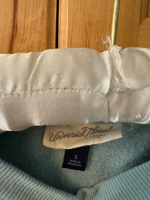 Universal Threads Cropped Sweatshirt Crewneck - Image 3