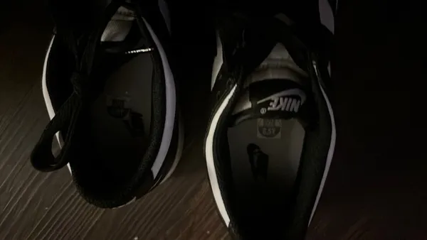 Nike Panda Low Dunks - Image 2