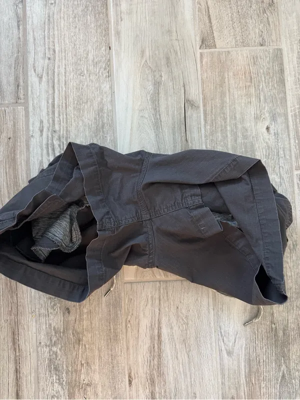 Vuori Women's Vintage Ripstop Shorts In Charcoal Grey Size Medium - Image 9