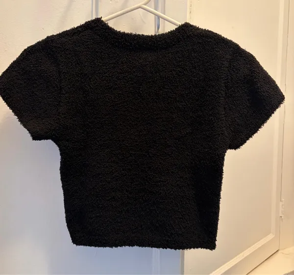 Cozy Black Short-Sleeve Fuzzy Top Size S - Image 5