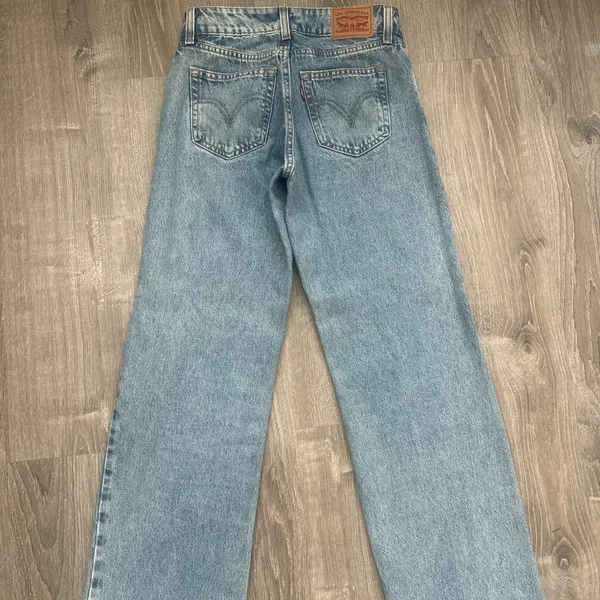 Low Loose Levi’s Jeans - Image 2