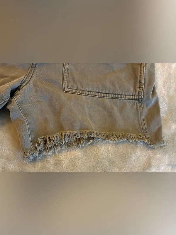 Aerie Brand Casual Frayed Hem Women's Shorts - Olive Size Small - Image 4
