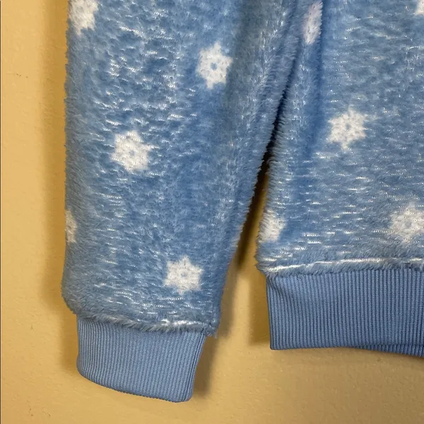 NWT Disney Frozen Women's Olaf Cuddle Fleece Soft Cozy Blue White Sweater - Image 4