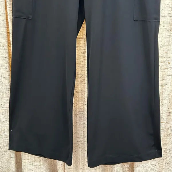 Lou & Grey Heavyweight Luvstretch Wide Leg Cargo Pants - Image 4