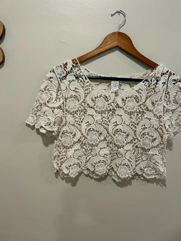 Off white cream colored lace top - Image 3