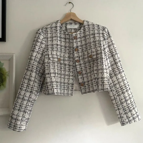 ASTR THE LABEL Tweed Crop Jacket in White Black Size Small - Image 3