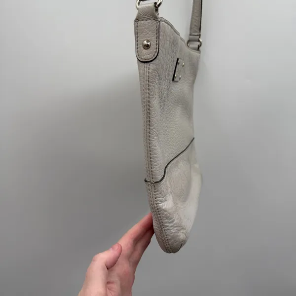 Kate Spade‎ Bag Bay Street Cora Pebbled Leather Beige Gray Crossbody - Image 6