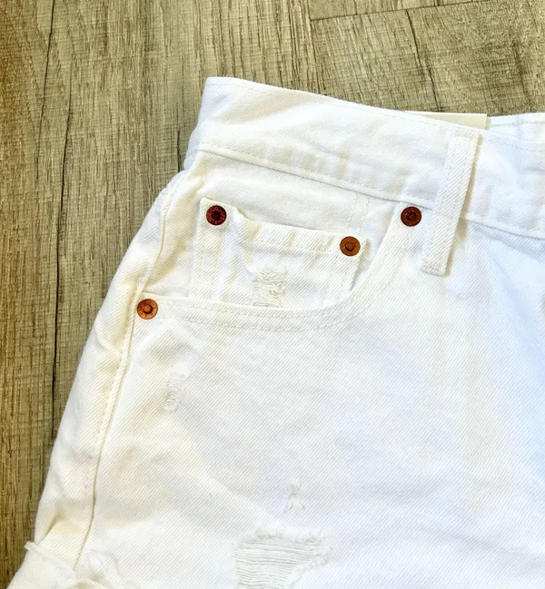 Levi's 501 Premium Collection white shorts size 27. - Image 2