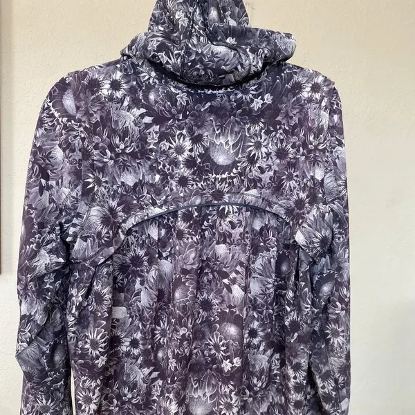 Lululemon‎ Bring Back The Track Jacket floral size 8 - Image 8