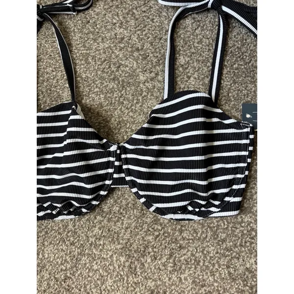 NWT Abercrombie Curve Love Bikini Top - Small - Image 3